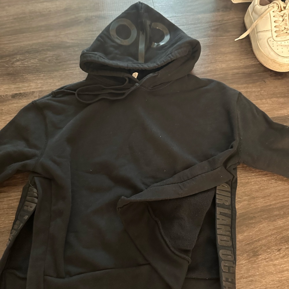 Alo Yoga sweatshirt